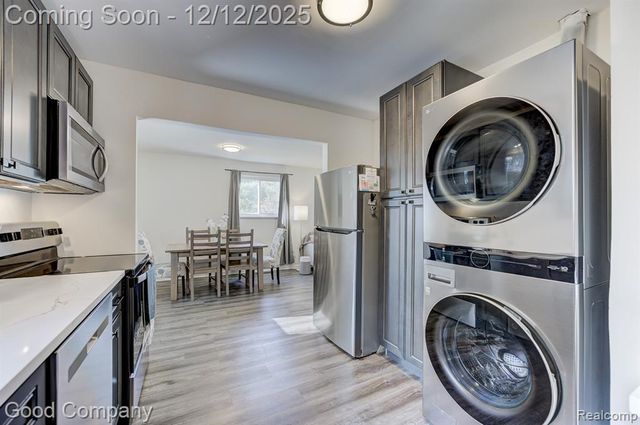 21900 Eastwood Street, Oak Park, MI 48237