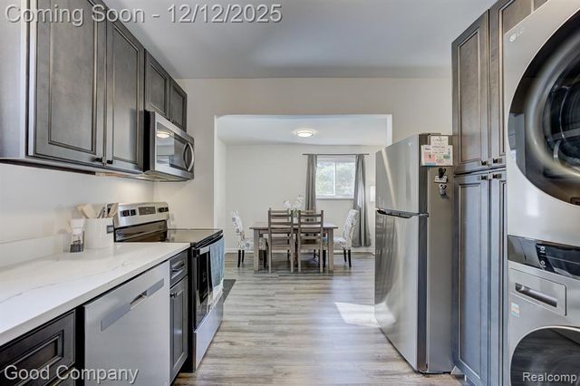 21900 Eastwood Street, Oak Park, MI 48237