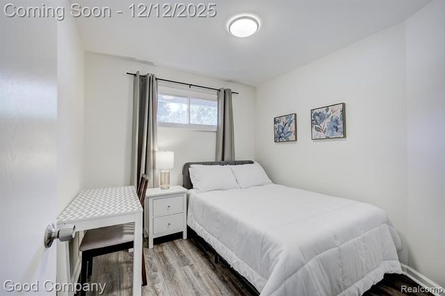 21900 Eastwood Street, Oak Park, MI 48237