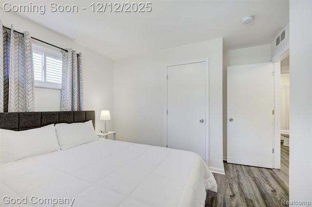 21900 Eastwood Street, Oak Park, MI 48237