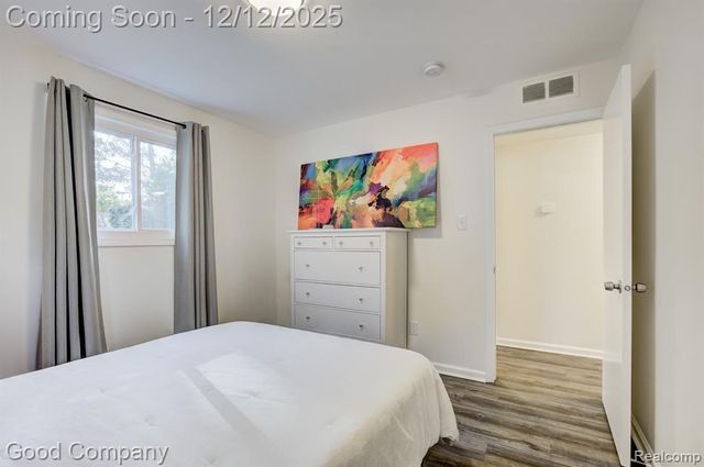 21900 Eastwood Street, Oak Park, MI 48237