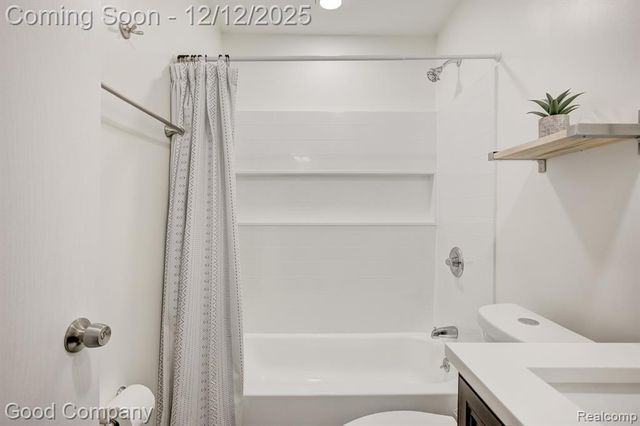 21900 Eastwood Street, Oak Park, MI 48237