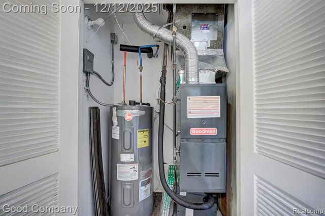 21900 Eastwood Street, Oak Park, MI 48237