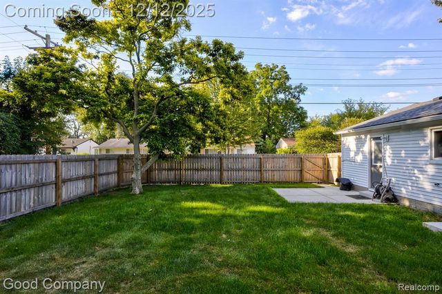 21900 Eastwood Street, Oak Park, MI 48237