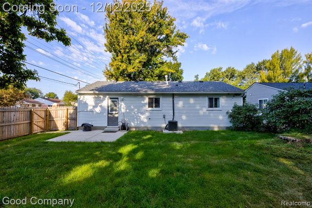 21900 Eastwood Street, Oak Park, MI 48237