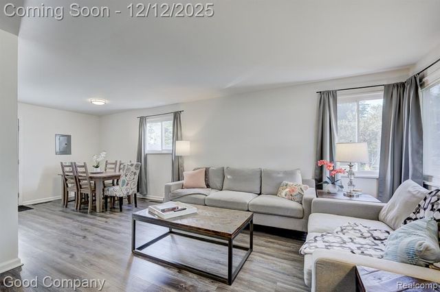 21900 Eastwood Street, Oak Park, MI 48237