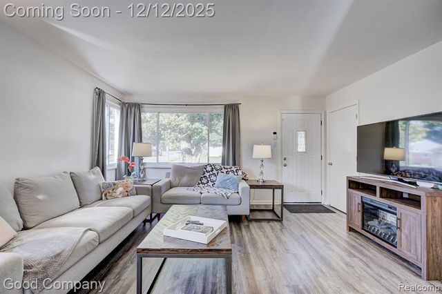 21900 Eastwood Street, Oak Park, MI 48237