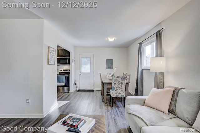 21900 Eastwood Street, Oak Park, MI 48237