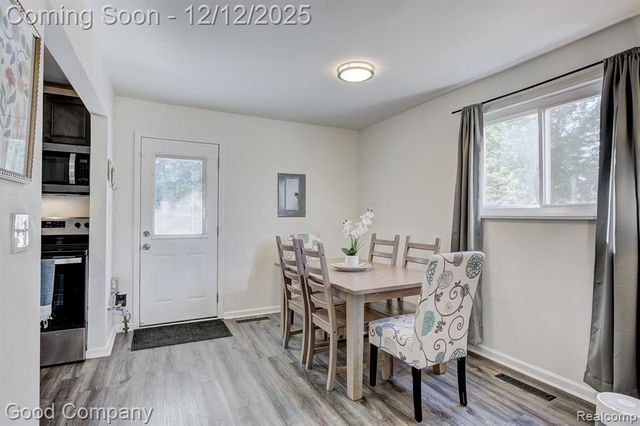 21900 Eastwood Street, Oak Park, MI 48237