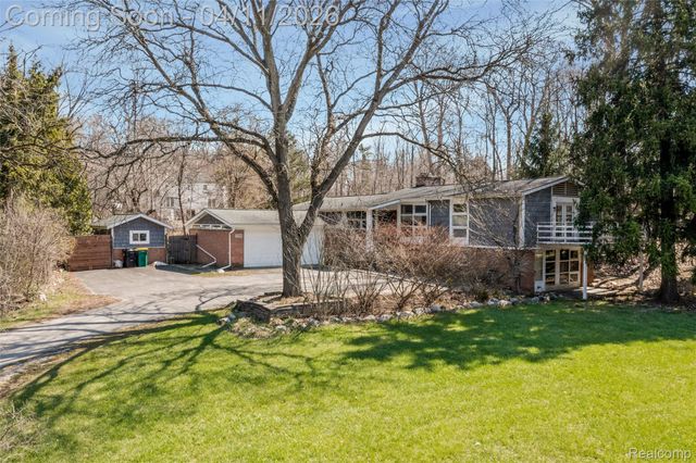 32998 Biddestone Lane, Farmington Hills, MI 48334