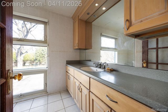 32998 Biddestone Lane, Farmington Hills, MI 48334