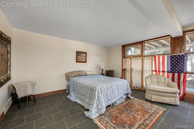 32998 Biddestone Lane, Farmington Hills, MI 48334