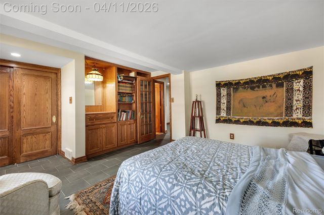 32998 Biddestone Lane, Farmington Hills, MI 48334