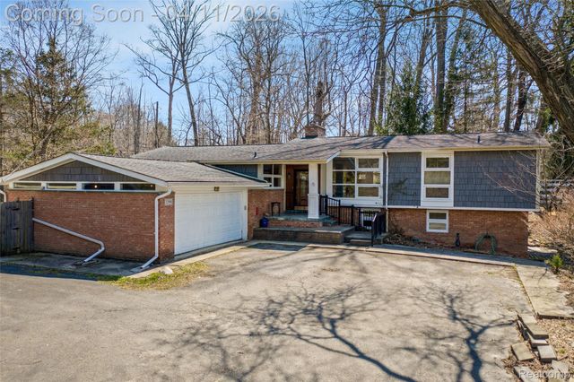 32998 Biddestone Lane, Farmington Hills, MI 48334