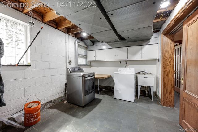 32998 Biddestone Lane, Farmington Hills, MI 48334