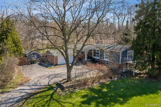 32998 Biddestone Lane, Farmington Hills, MI 48334