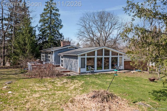 32998 Biddestone Lane, Farmington Hills, MI 48334