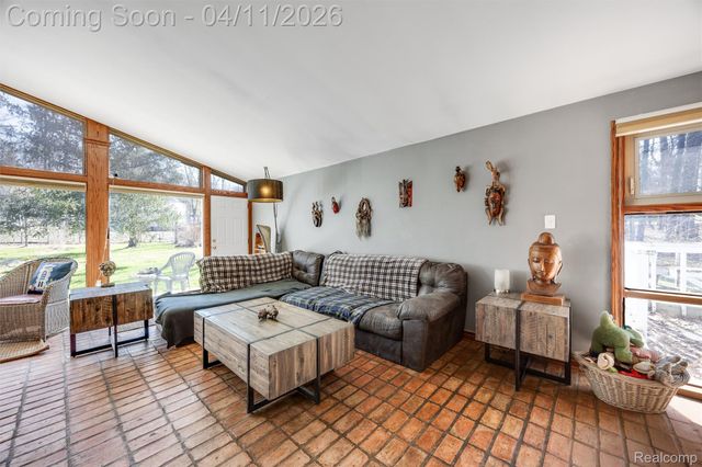 32998 Biddestone Lane, Farmington Hills, MI 48334