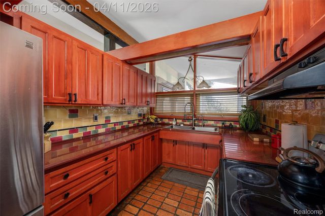 32998 Biddestone Lane, Farmington Hills, MI 48334