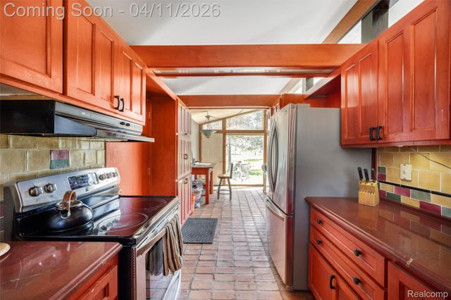 32998 Biddestone Lane, Farmington Hills, MI 48334