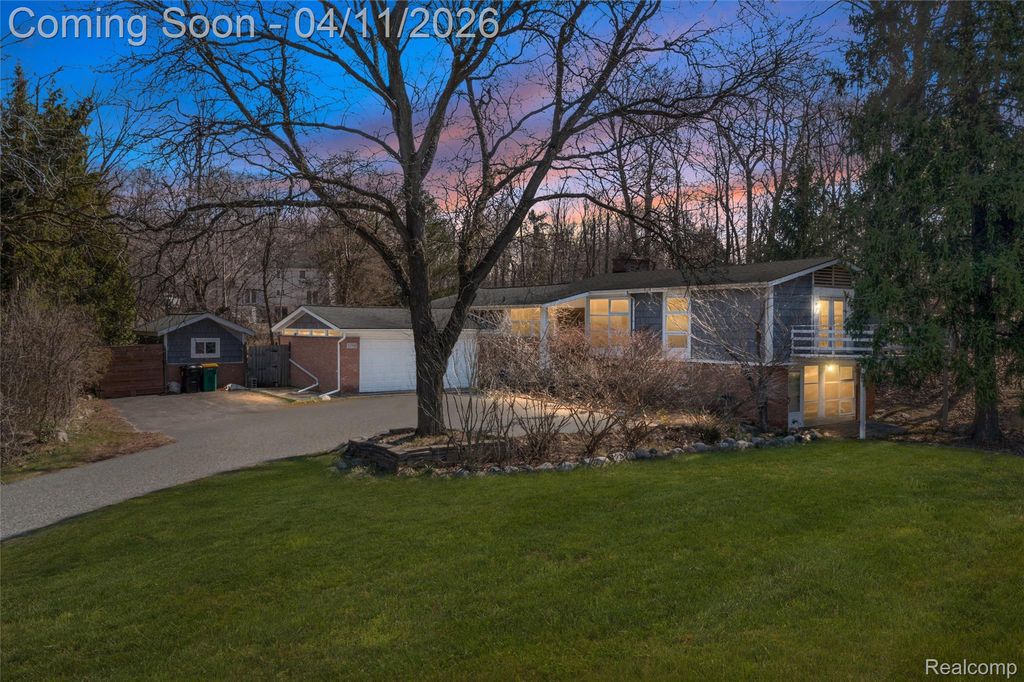 32998 Biddestone Lane, Farmington Hills, MI 48334