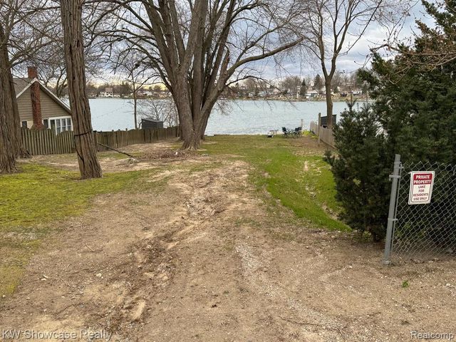 5821 Felske Drive, Brighton, MI 48116