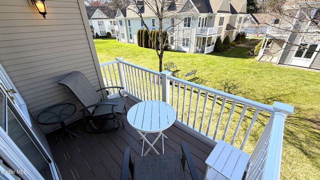 407 Mallards Pond Lane, Guilderland, NY 12303