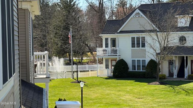 407 Mallards Pond Lane, Guilderland, NY 12303