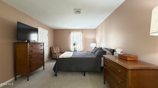 407 Mallards Pond Lane, Guilderland, NY 12303