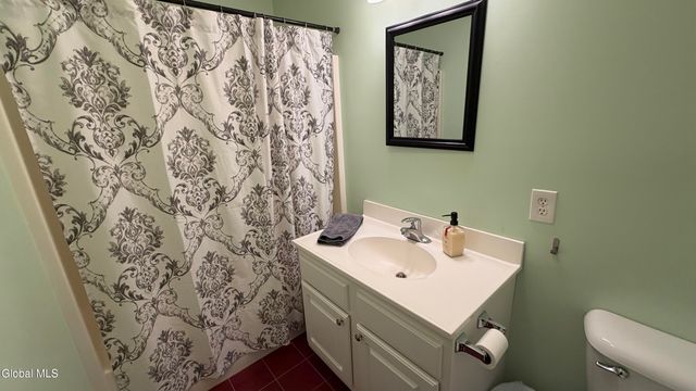 407 Mallards Pond Lane, Guilderland, NY 12303