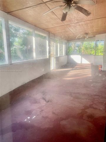 6510 Garfield St, Hollywood, FL 33024