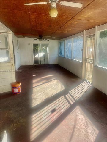 6510 Garfield St, Hollywood, FL 33024