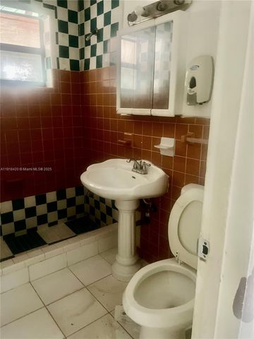 6510 Garfield St, Hollywood, FL 33024