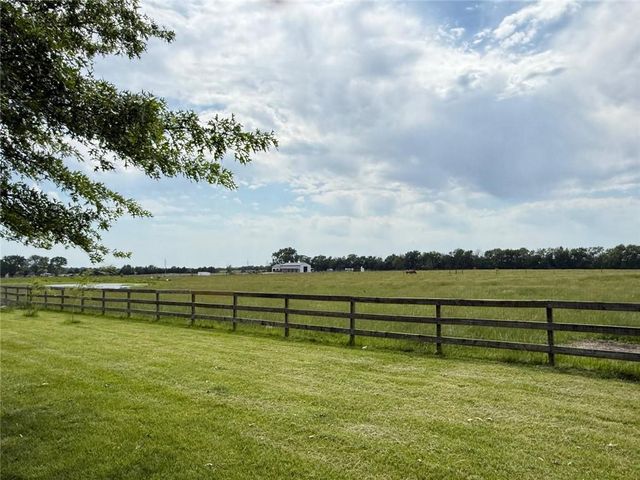 31700 Osawatomie Road, Paola, KS 66071