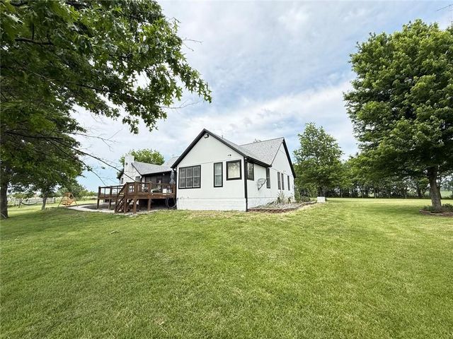 31700 Osawatomie Road, Paola, KS 66071