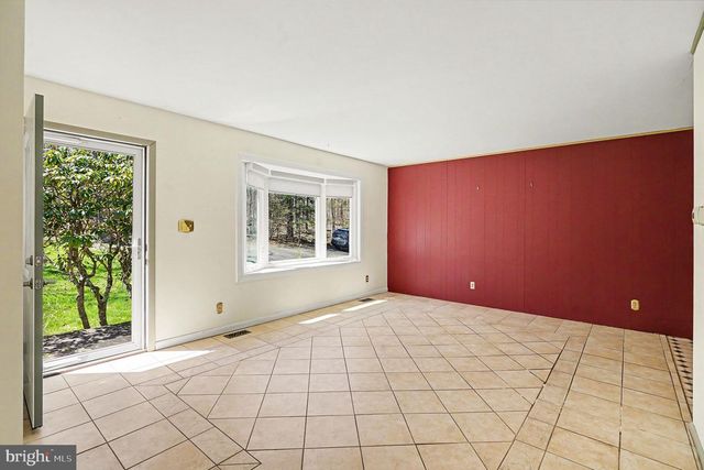 141 PAPERMILL RD, Barto, PA 19504
