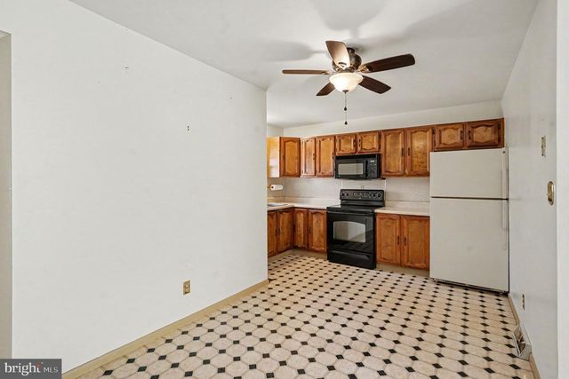 141 PAPERMILL RD, Barto, PA 19504