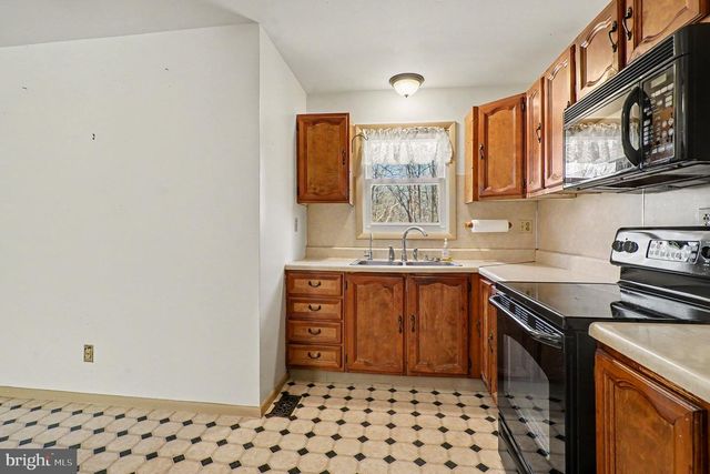 141 PAPERMILL RD, Barto, PA 19504