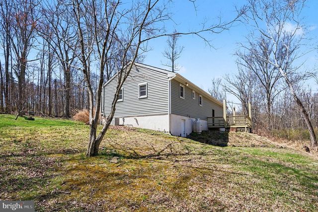 141 PAPERMILL RD, Barto, PA 19504