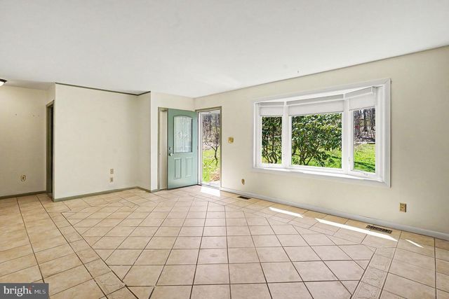 141 PAPERMILL RD, Barto, PA 19504