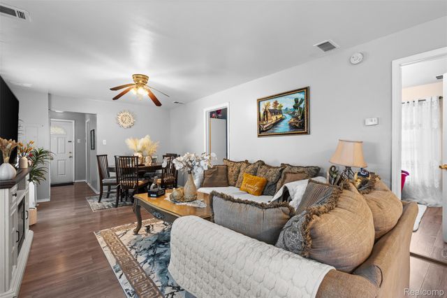 1325 E Lake Drive, Novi, MI 48377