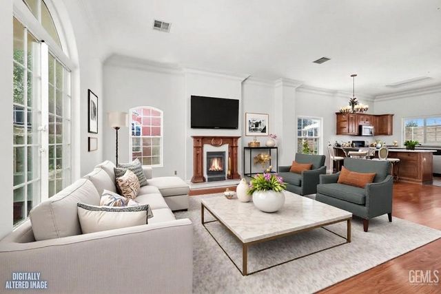 8615 Vincenso Way, Bakersfield, CA 93313