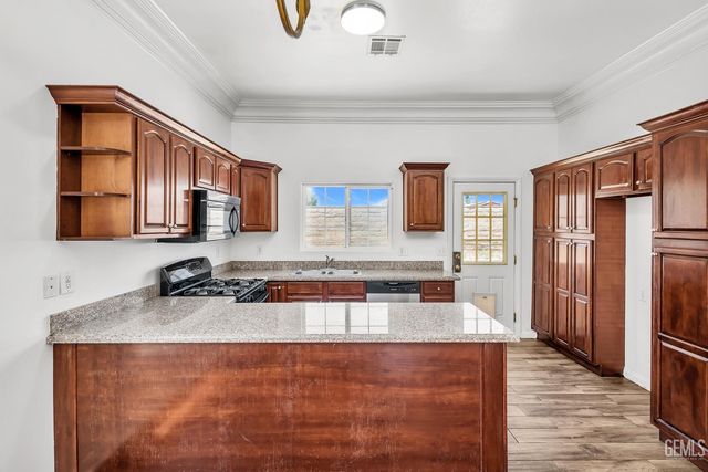 8615 Vincenso Way, Bakersfield, CA 93313