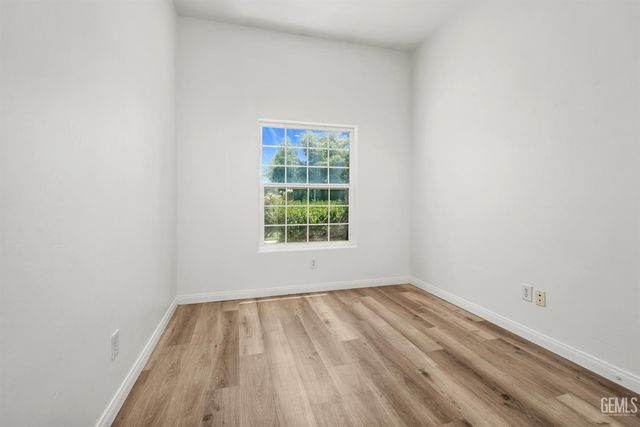 8615 Vincenso Way, Bakersfield, CA 93313