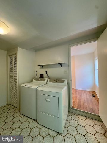 678 MELVIN DR, Baltimore, MD 21230