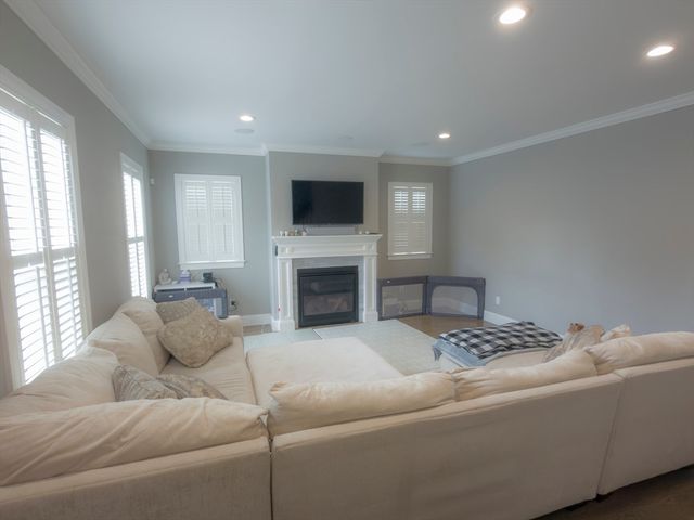 71 Wyvern St. 71, Boston, MA 02131