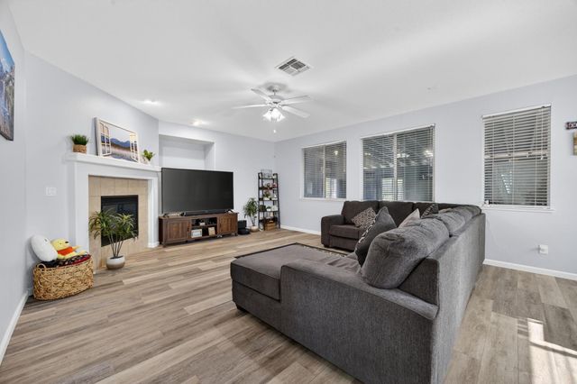 10308 Jenny Lynn Way, Elk Grove, CA 95757