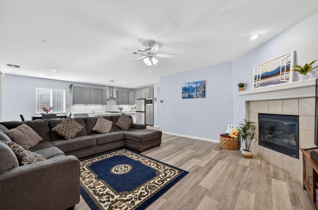 10308 Jenny Lynn Way, Elk Grove, CA 95757