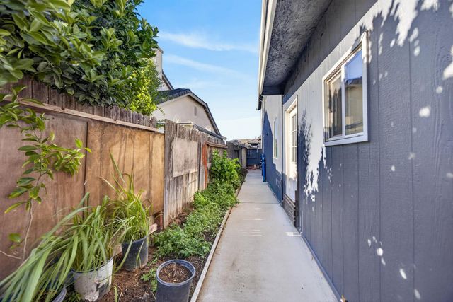 10308 Jenny Lynn Way, Elk Grove, CA 95757