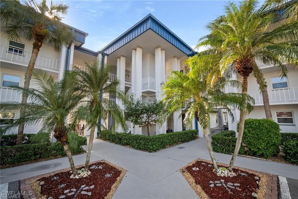 1828 Pine Valley DR 310, Fort Myers, FL 33907
